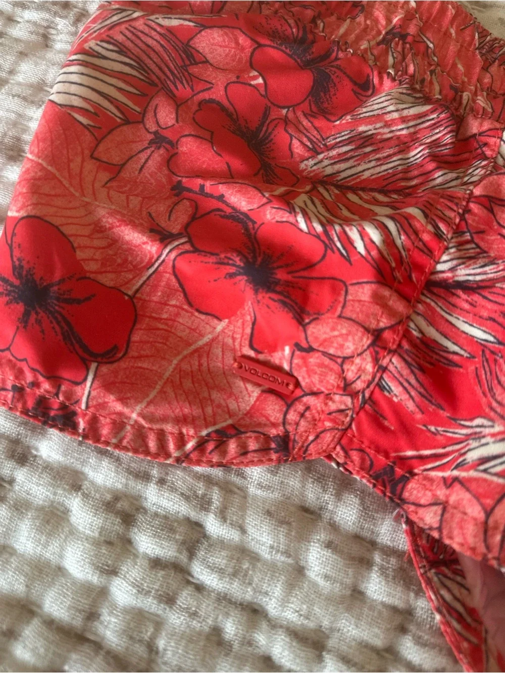 VOLCOM - Picture 3 of 5